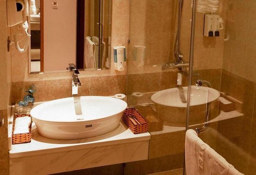 اتاق استاندارد سه نفره, Khách Sạn Quốc Tế Hilton