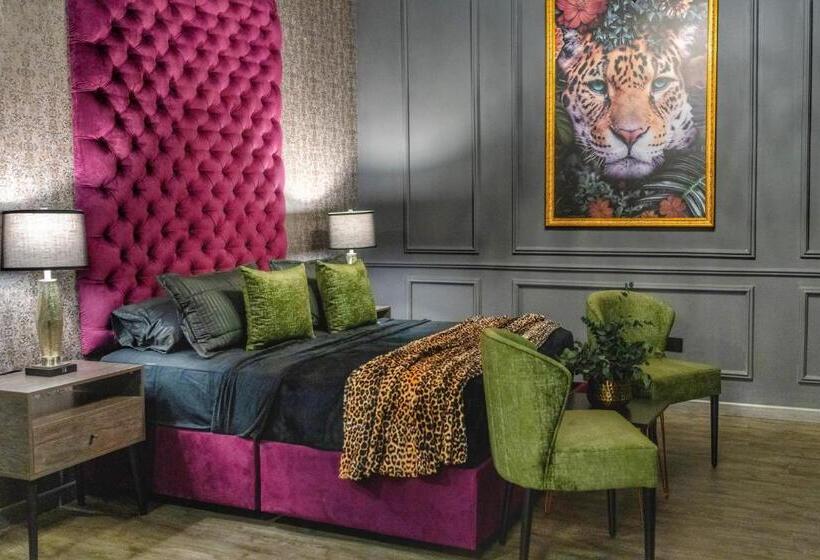جناح مطلّ علي حمام السباحة, Osvé Boutique Cali