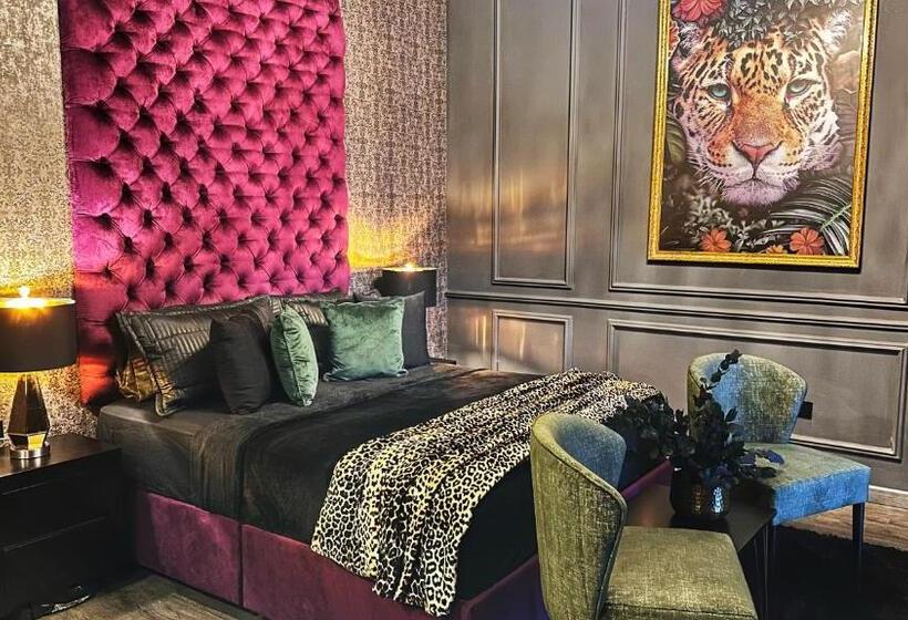 جناح مطلّ علي حمام السباحة, Osvé Boutique Cali