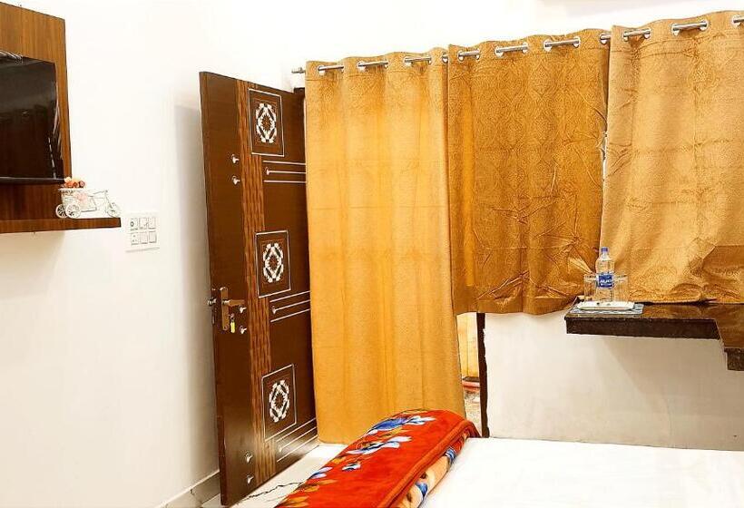 带大床的豪华间, The Paradise Suites    Studios    High Rated Rooms In Area