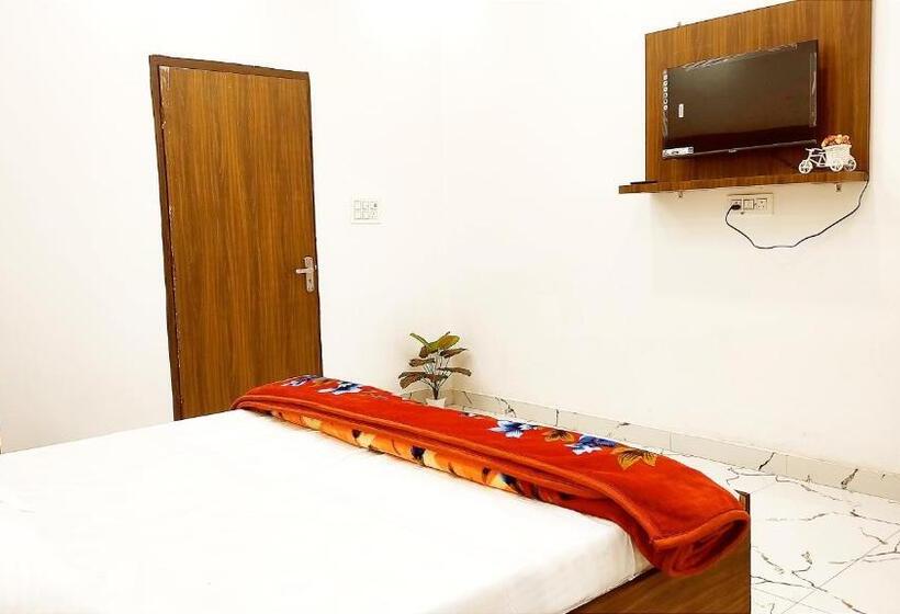 带大床的豪华间, The Paradise Suites    Studios    High Rated Rooms In Area