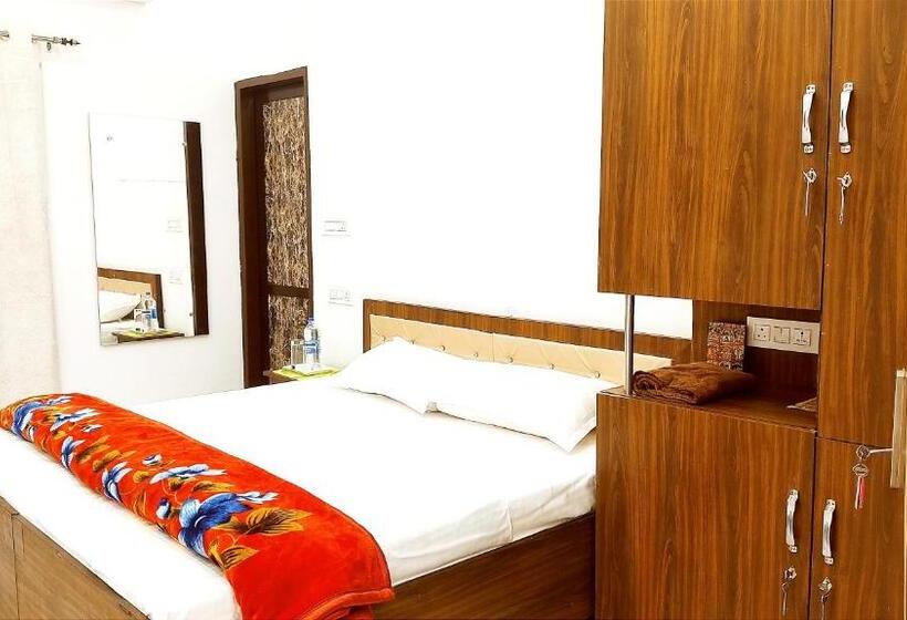 اتاق لوکس با تخت بزرگ, The Paradise Suites    Studios    High Rated Rooms In Area