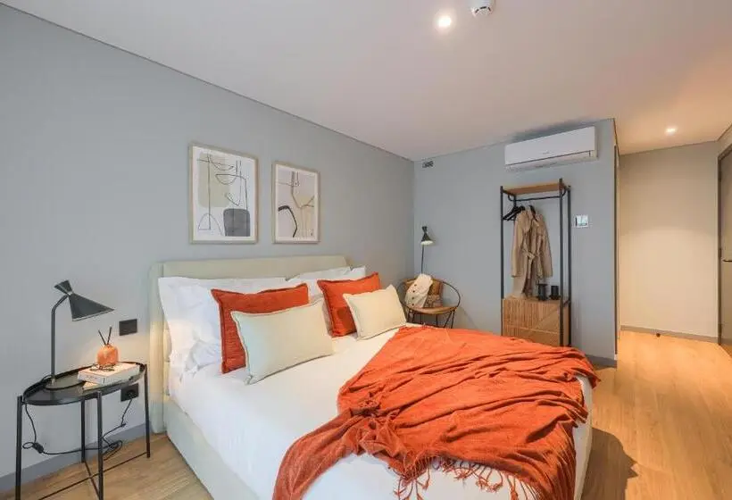 اتاق لوکس با بالکن, Nôma Living Icon Apartments