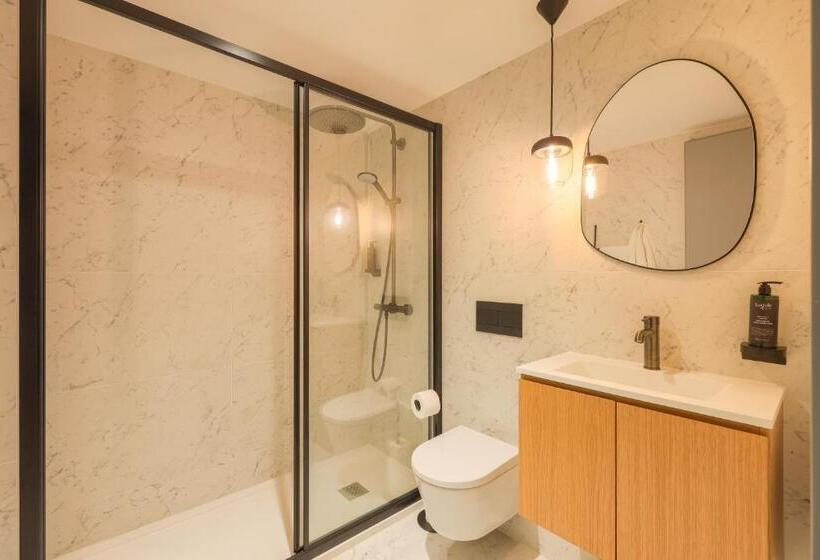 דירה בת חדר שינה 1 עם מרפסת, Nôma Living Icon Apartments