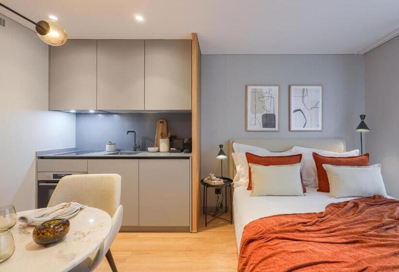 דירה בת חדר שינה 1 עם מרפסת, Nôma Living Icon Apartments