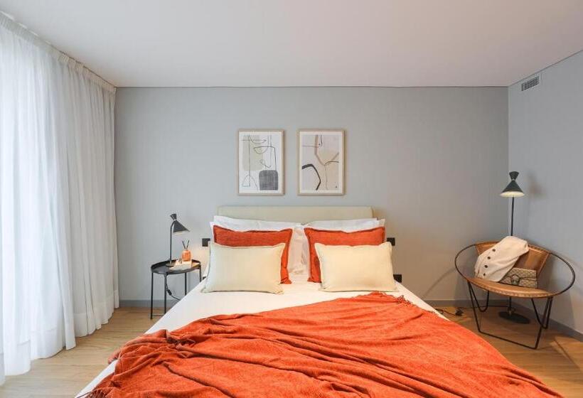 דירת שני חדרים עם מרפת, Nôma Living Icon Apartments