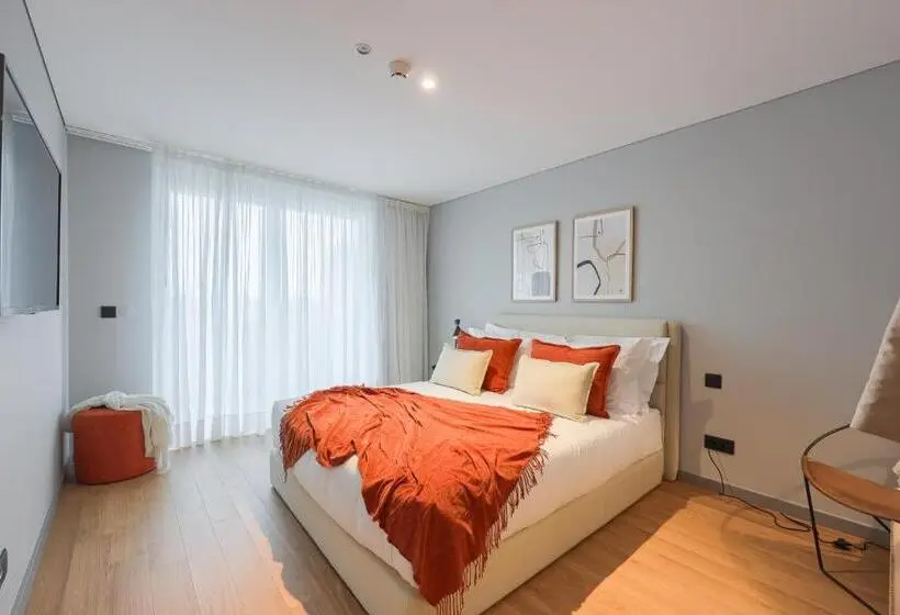 اتاق لوکس با بالکن, Nôma Living Icon Apartments