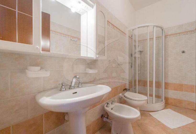 带2个卧室的公寓, Residence Gli Olmi Goelba