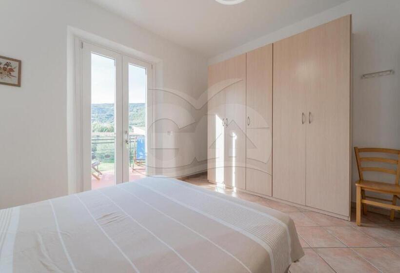 带2个卧室的公寓, Residence Gli Olmi Goelba