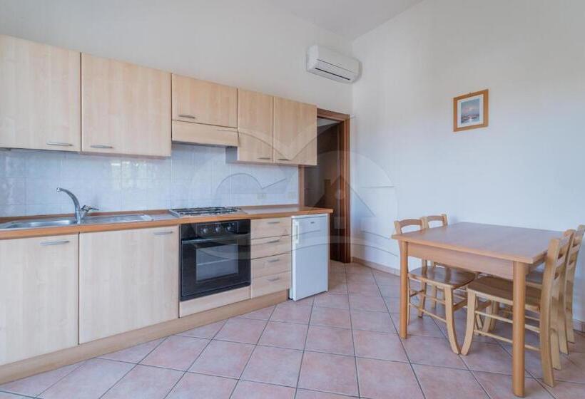 带露台的标准工作室, Residence Gli Olmi Goelba