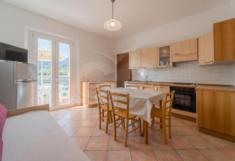 带2个卧室的公寓, Residence Gli Olmi Goelba