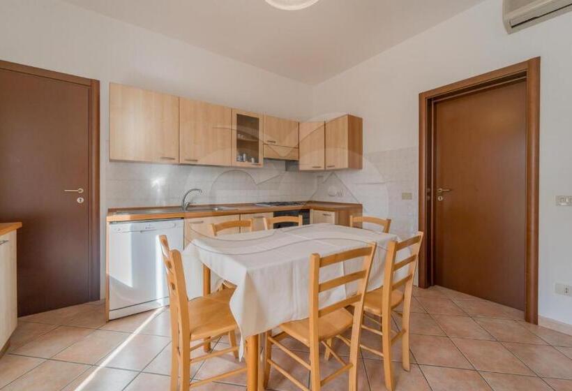 带2个卧室的公寓, Residence Gli Olmi Goelba