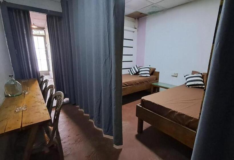 ルームシェアのワンベッド, Surya Hostel Ella