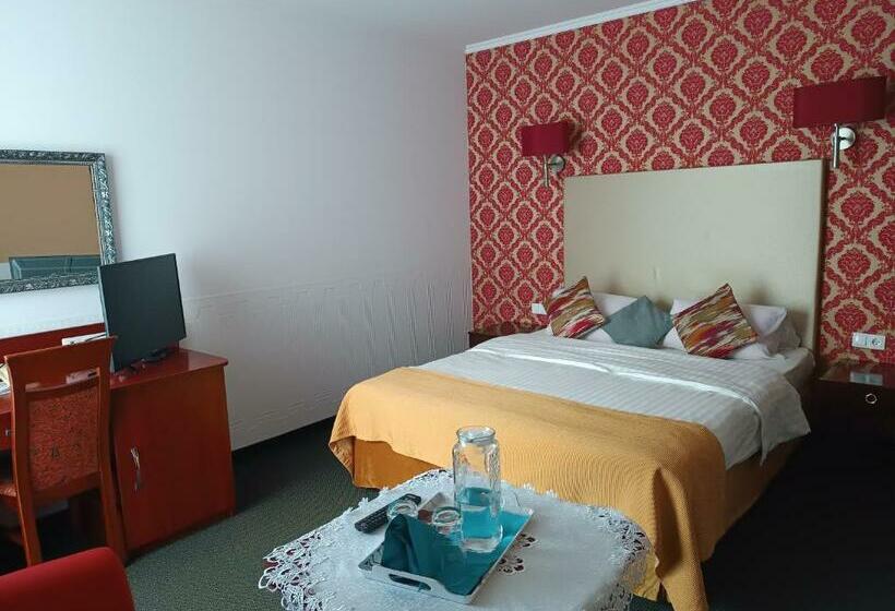 غرفة قياسية فردية, Amigo