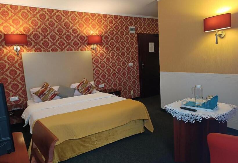 غرفة قياسية, Amigo