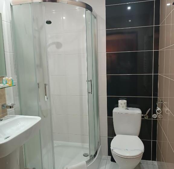 غرفة قياسية ثلاثية, Amigo