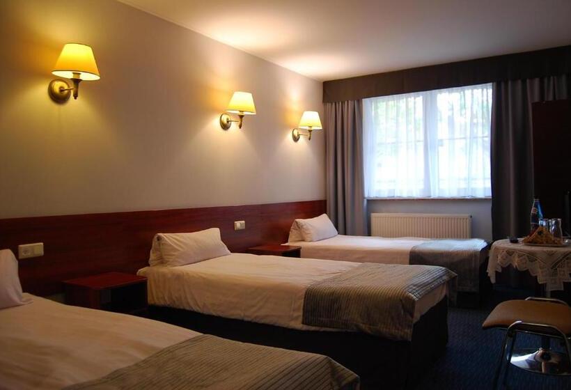 غرفة قياسية ثلاثية, Amigo