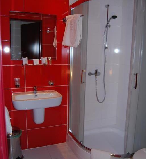 غرفة قياسية ثلاثية, Amigo