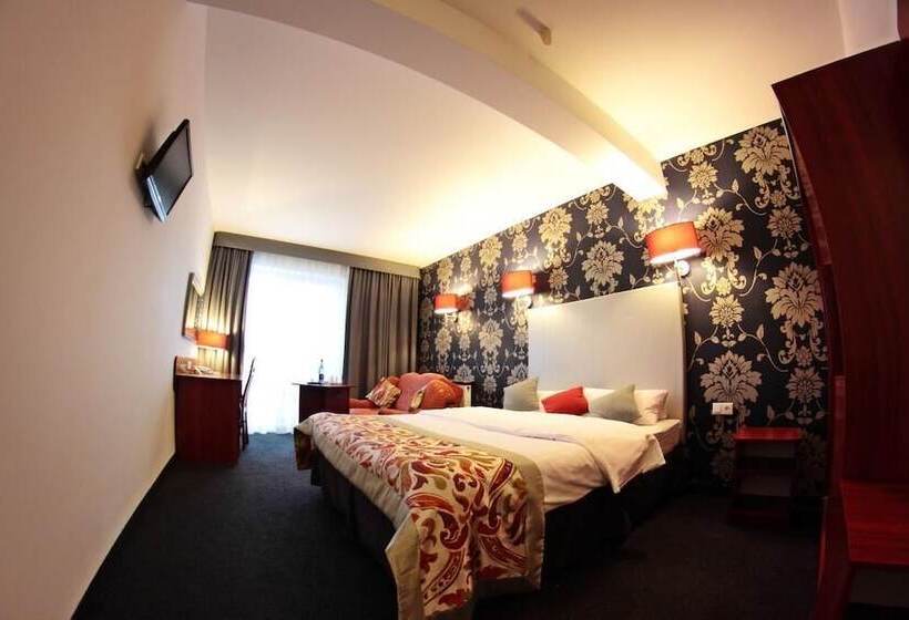 غرفة عائلية, Amigo