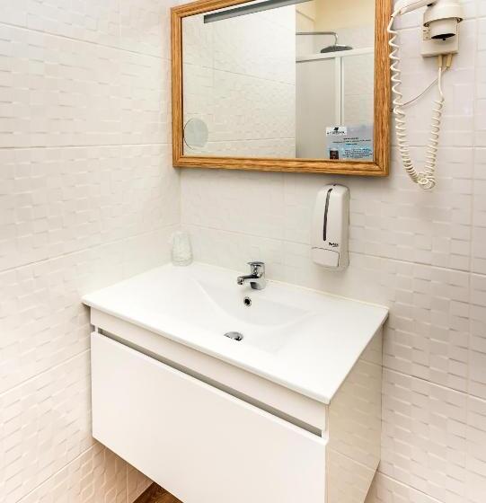 شقة غرفة واحدة, Wot Algarve