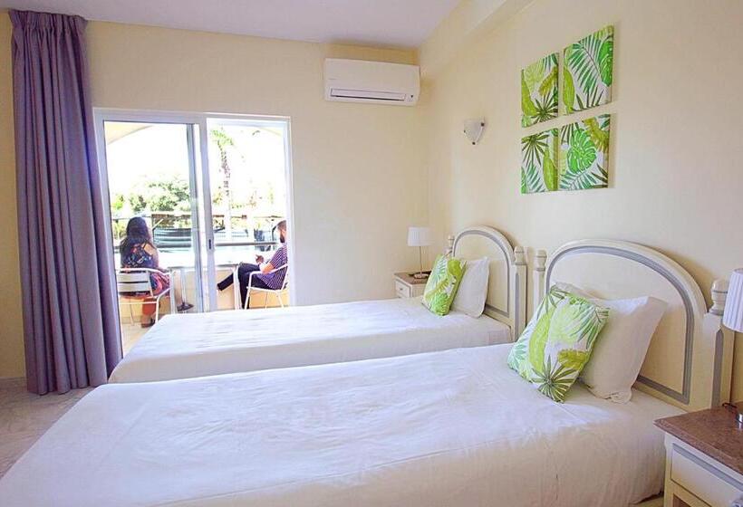 إستديو قياسى مطل على حمام السباحة, Wot Algarve