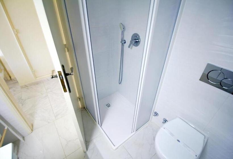 إستديو قياسى مطل على حمام السباحة, Wot Algarve