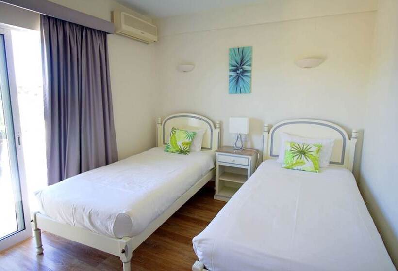 شقة غرفة واحدة, Wot Algarve