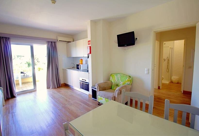 شقة غرفة واحدة, Wot Algarve