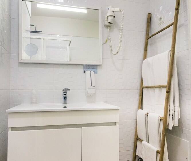 شقة غرفة واحدة, Wot Algarve