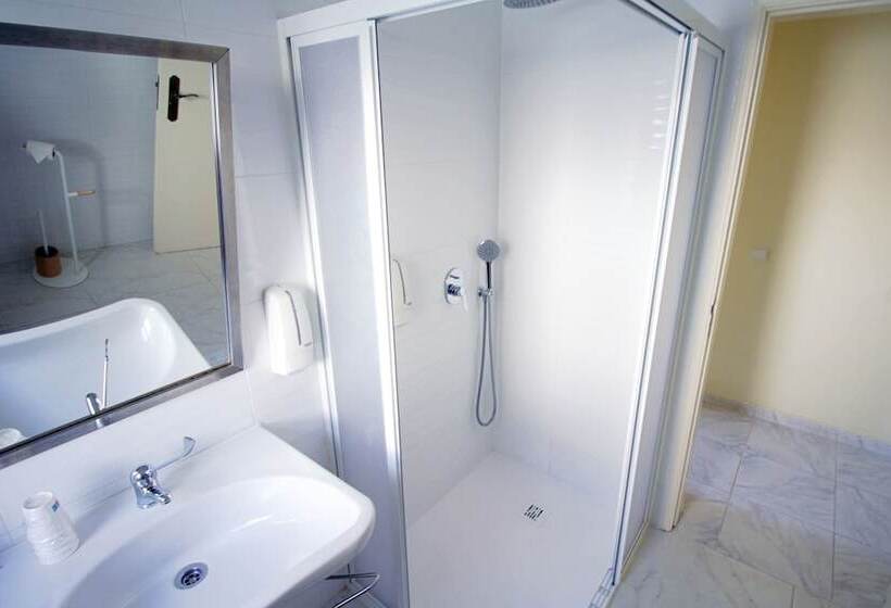 شقة غرفتين, Wot Algarve