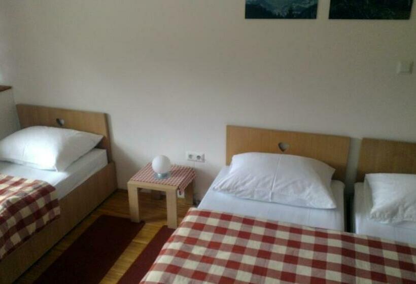 اتاق استاندارد سه نفره, Celjska Koca