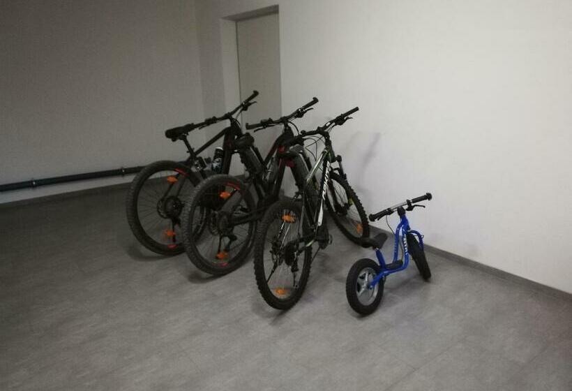 شقة غرفتين نوم مزودة بتراس, Historischer Bauernhof Schabus