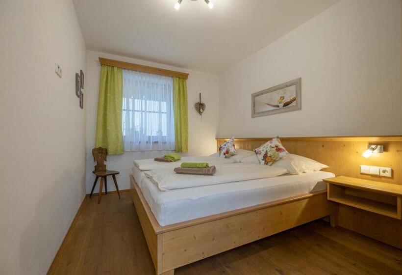 شقة غرفتين نوم مزودة بتراس, Historischer Bauernhof Schabus