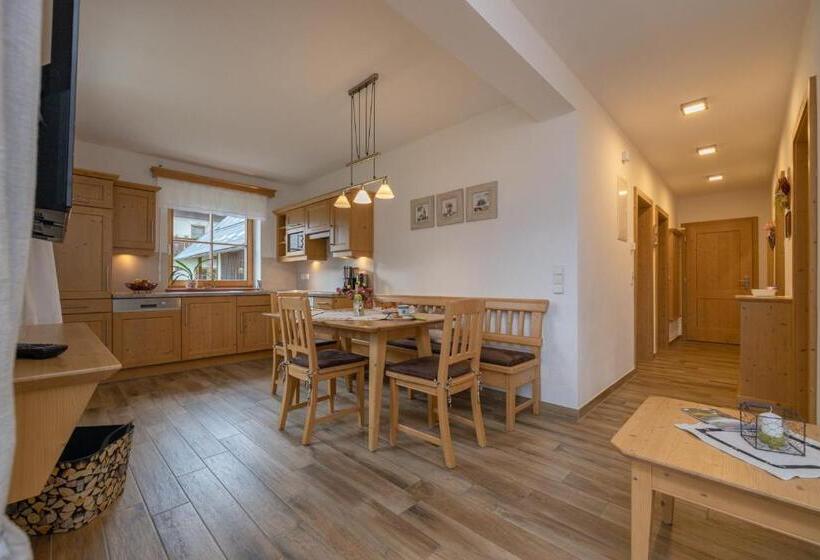 شقة غرفتين نوم مزودة بتراس, Historischer Bauernhof Schabus