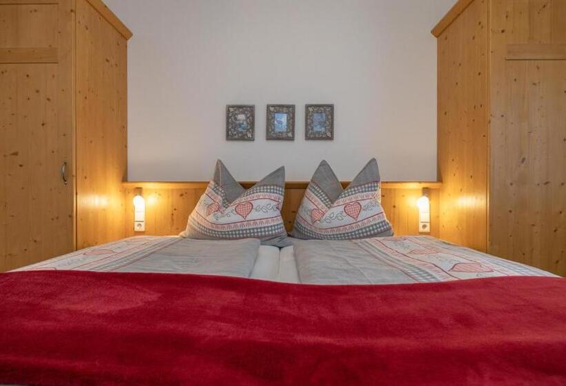 شقة غرفتين نوم مزودة بتراس, Historischer Bauernhof Schabus