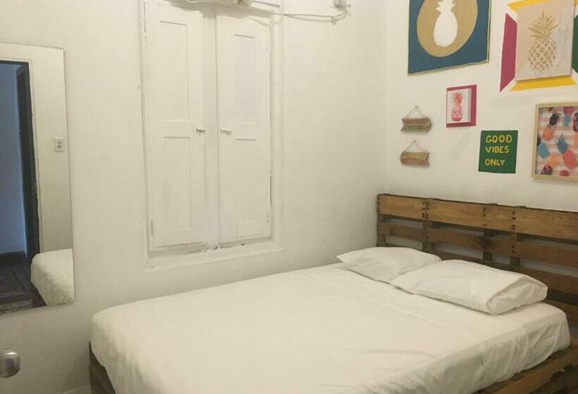 اتاق استاندارد, Hostel H1 Miramar