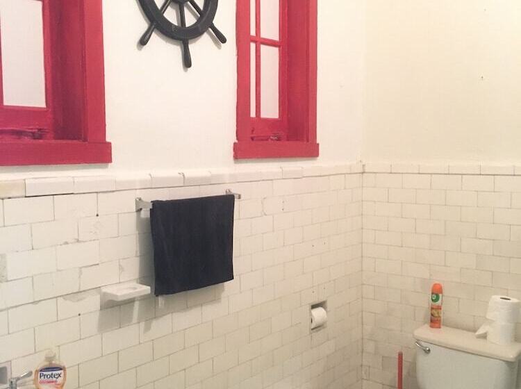 تختخواب در اتاق مشترک, Hostel H1 Miramar