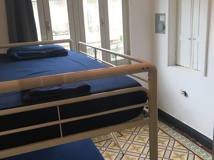 تختخواب در اتاق مشترک, Hostel H1 Miramar