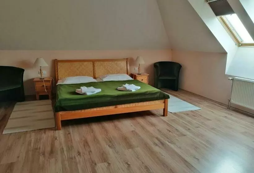 スタンダードルーム, Józsi Bácsi Vendéglője és Szállodája