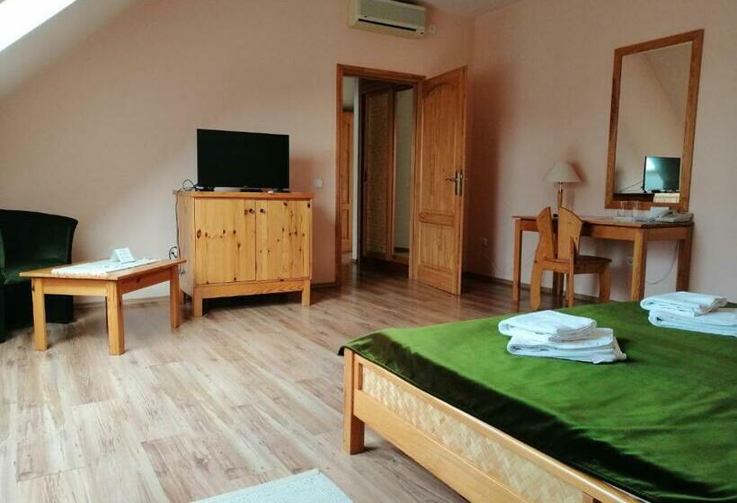 スタンダードルーム, Józsi Bácsi Vendéglője és Szállodája