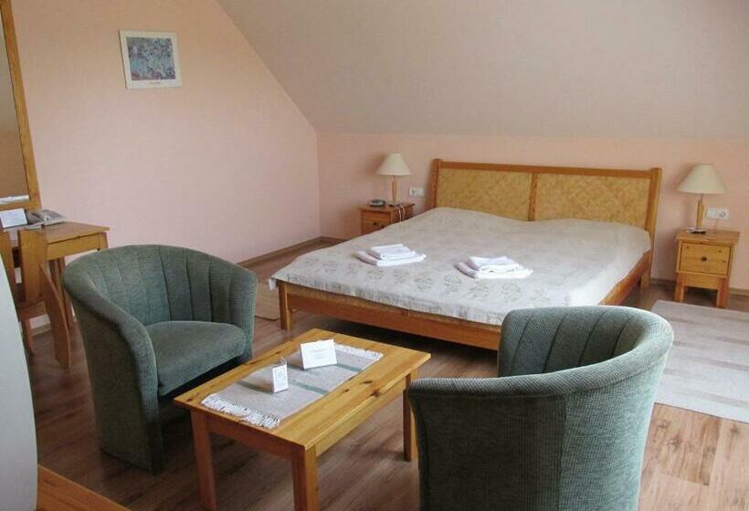 スタンダードルーム, Józsi Bácsi Vendéglője és Szállodája