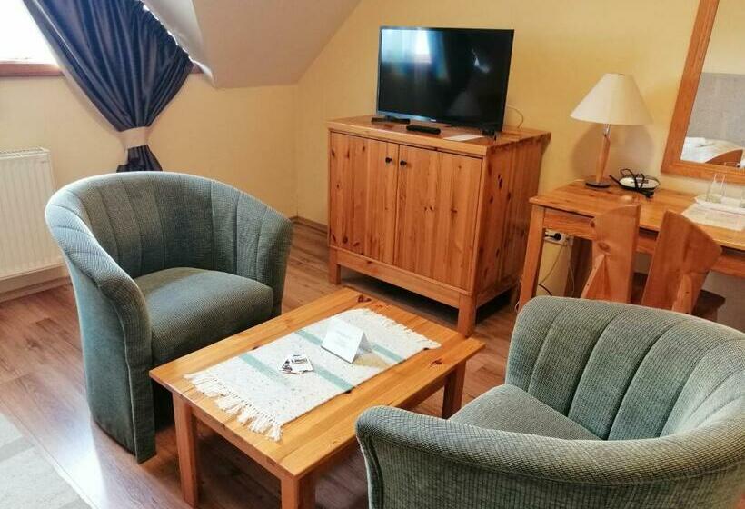 スタンダードルーム, Józsi Bácsi Vendéglője és Szállodája