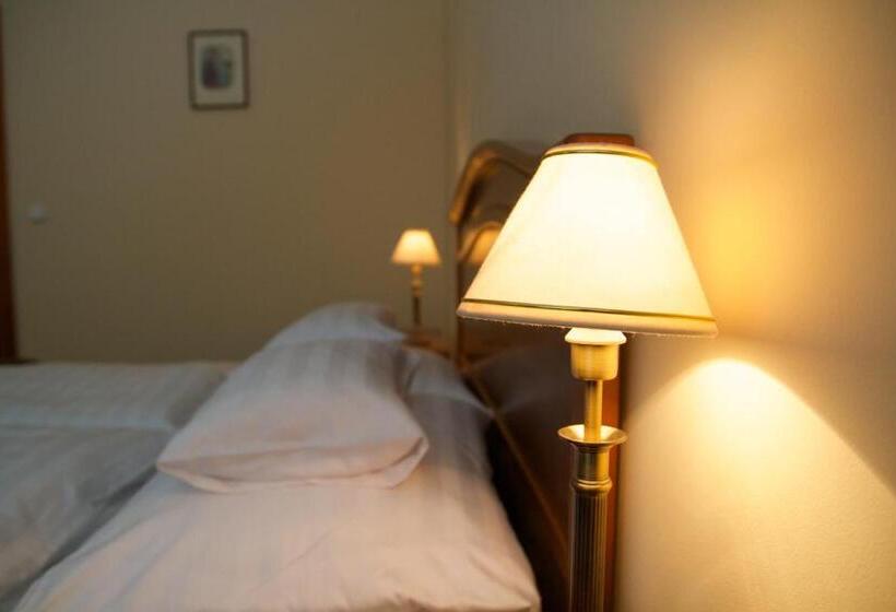 اتاق استاندارد سه نفره, Platán