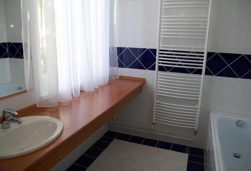 اتاق استاندارد سه نفره, Platán