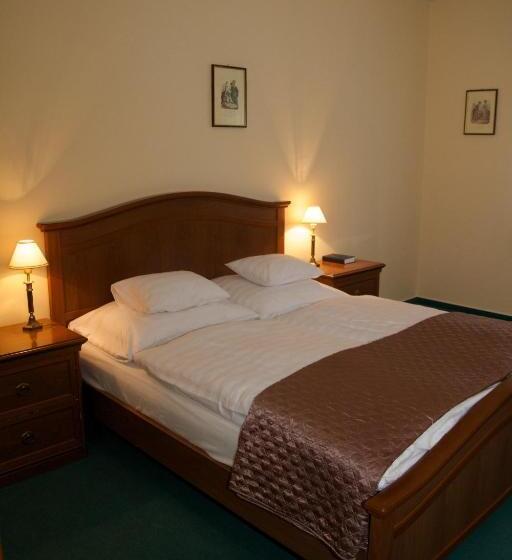 اتاق استاندارد سه نفره, Platán