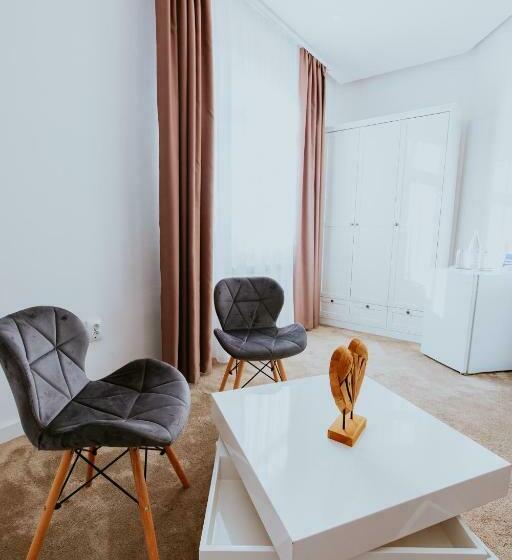 标准三人间, Restaurant Park