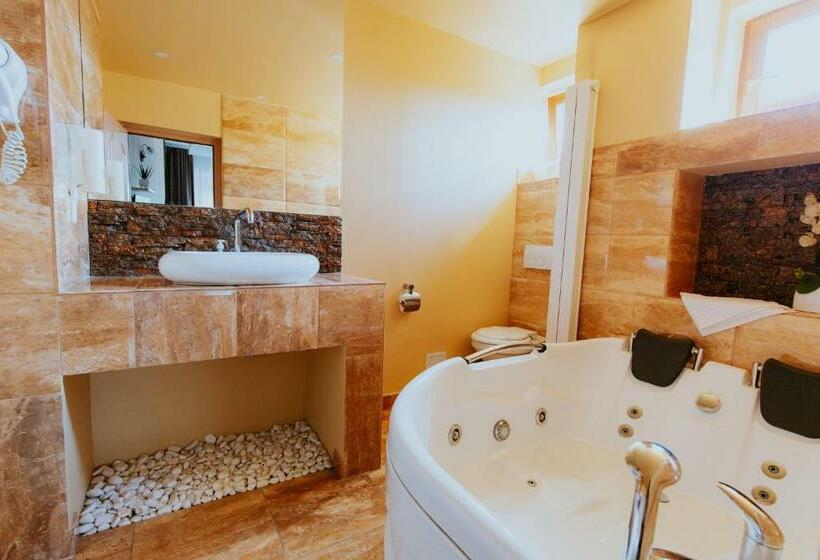 标准三人间, Restaurant Park