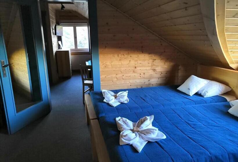 スタンダード4人部屋, Rybaczówka Karczma Rybna