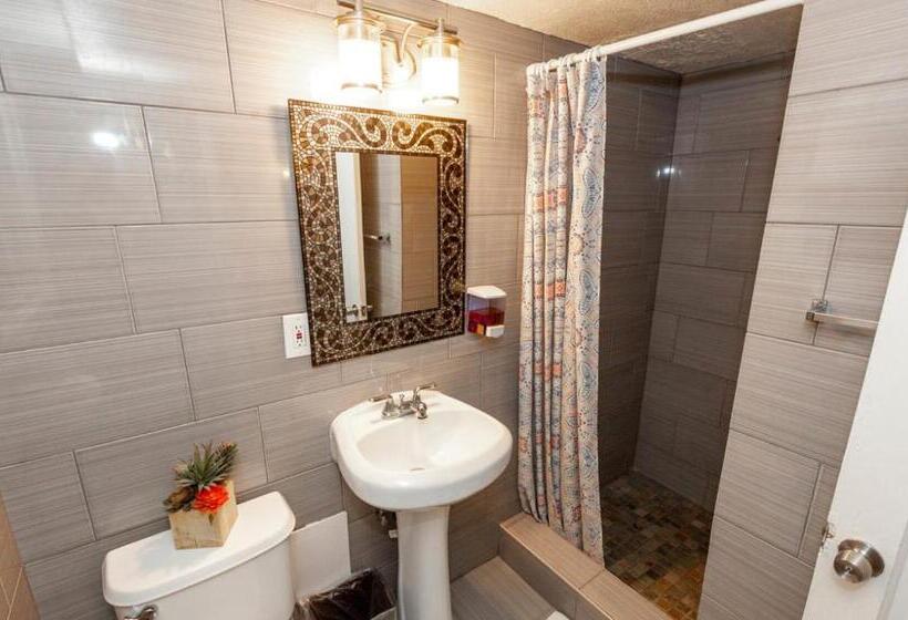 デラックストリプルルーム, The Beach Waikiki Boutique Hostel