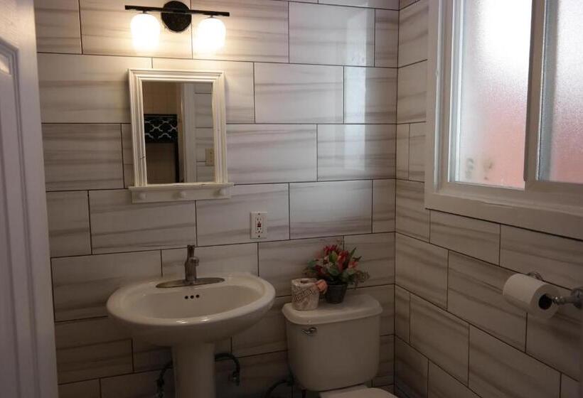 디럭스 트리플 룸, The Beach Waikiki Boutique Hostel